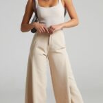 we’ll share 5 highly effective outfit ideas that may assist any girl look taller