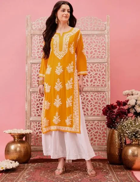 Cool, Cozy, Chikankari: Road Style To Beat Warmth in Model