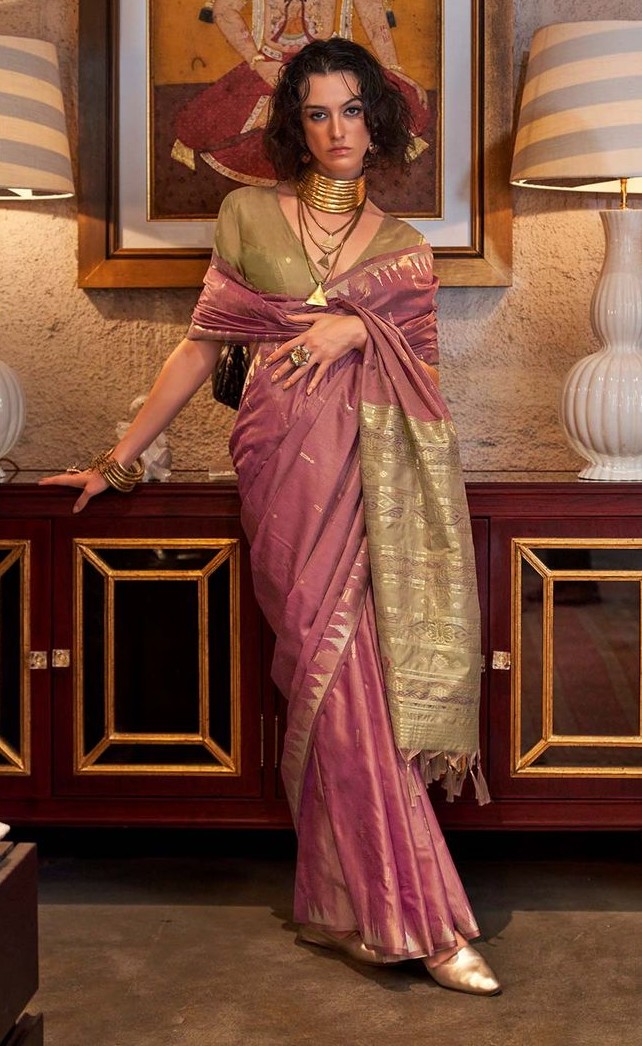 We discover the most well-liked varieties of ladies’s Indian clothes We discover the most well-liked varieties of ladies’s Indian clothes